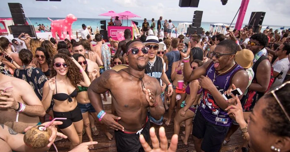 8 Best Beach Clubs and Bars in Cancun