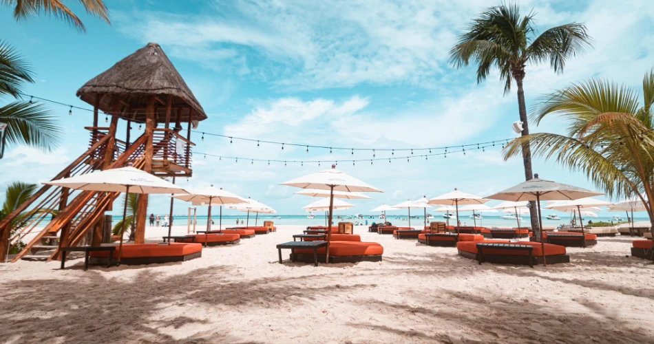 8 Best Beach Clubs and Bars in Cancun